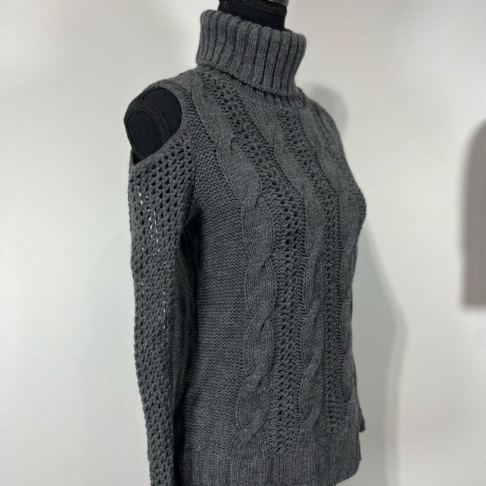 American Eagle Chunky Knit Cold Shoulder Sweater Size Small Grey